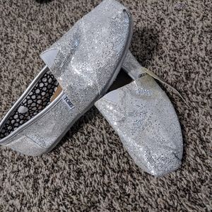 Silver sparkly TOMS women's NWT